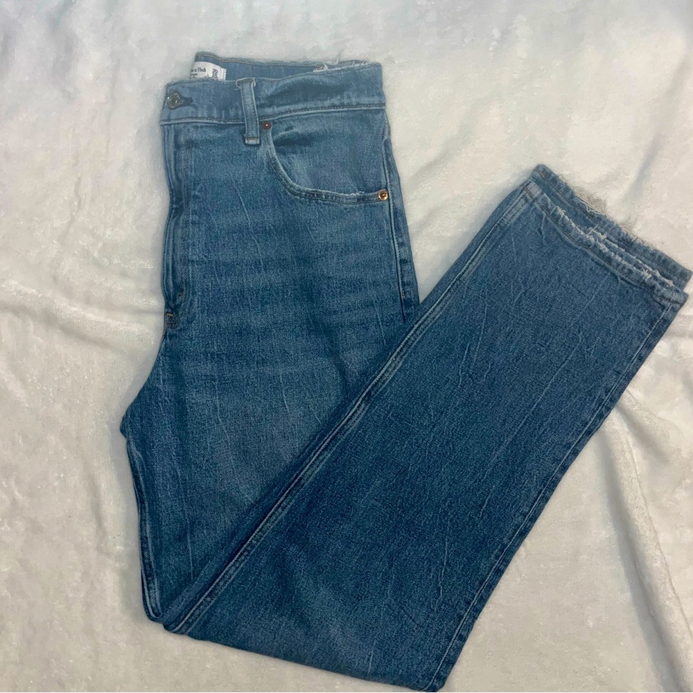 Abercrombie & Fitch 90’s Straight Ultra High Rise Jean